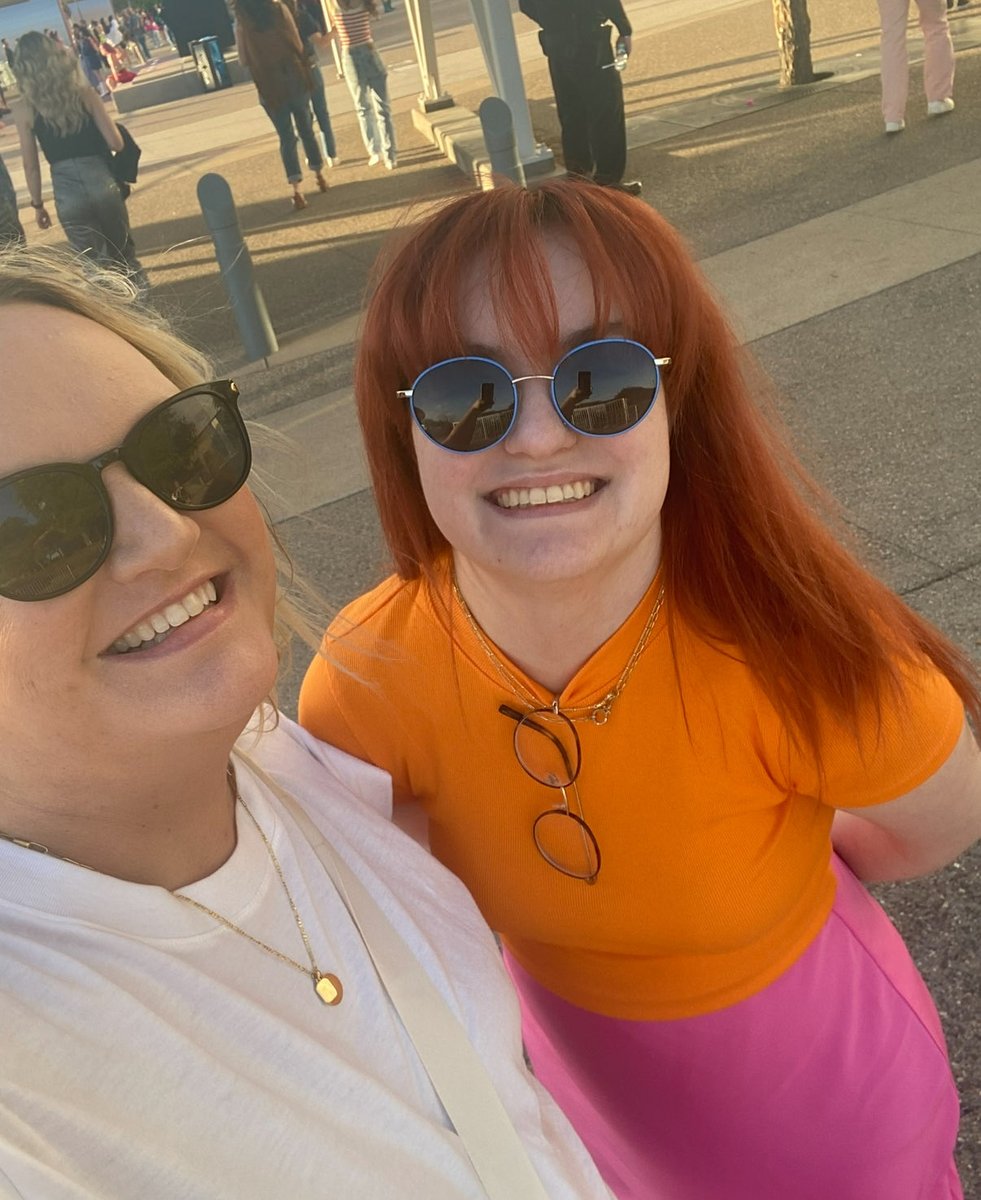 stephmccamp's tweet image. Opening night in Glendale, AZ with my daughter + our 5th and final show in Milan, Italy 😍😍😍😍