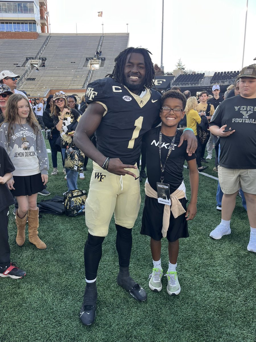 thebigOsystem's tweet photo. Great to be back home @WakeFB with all My Kids‼️

@MaggieJMullen20 👏🏼 For the SL Passes 👊🏼

My Dawgs 
@ramimullen Asst. Coach @VState_VB &amp; @NateMullen7 Asst. Coach @LRBearsFootball &amp; all the MULLEN CREW doin Their thing.

🗣️Another Wake Forest 🏈 Victory‼️

#GrateFul 💯 🙏🏼

#BigO https://t.co/rHJ7xkU8ep