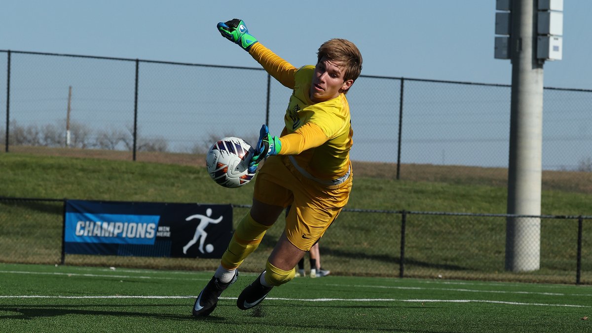 fhsuathletics's tweet image. Fourth-ranked men's soccer scored three goals in the first half in Sunday's 3-0 win over UIndy in the second round of the NCAA DII Championship. fhsuathletics.com/news/2025/11/2…