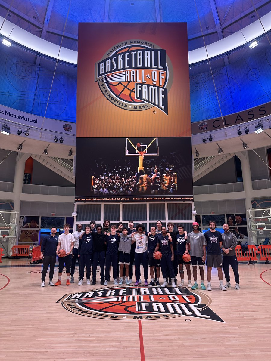 IthacaMBB's tweet image. Thank you @hoophall for hosting us for shootaround and letting us explore the history behind the sport we love!

#GoBombers | #Family | #D3Hoops