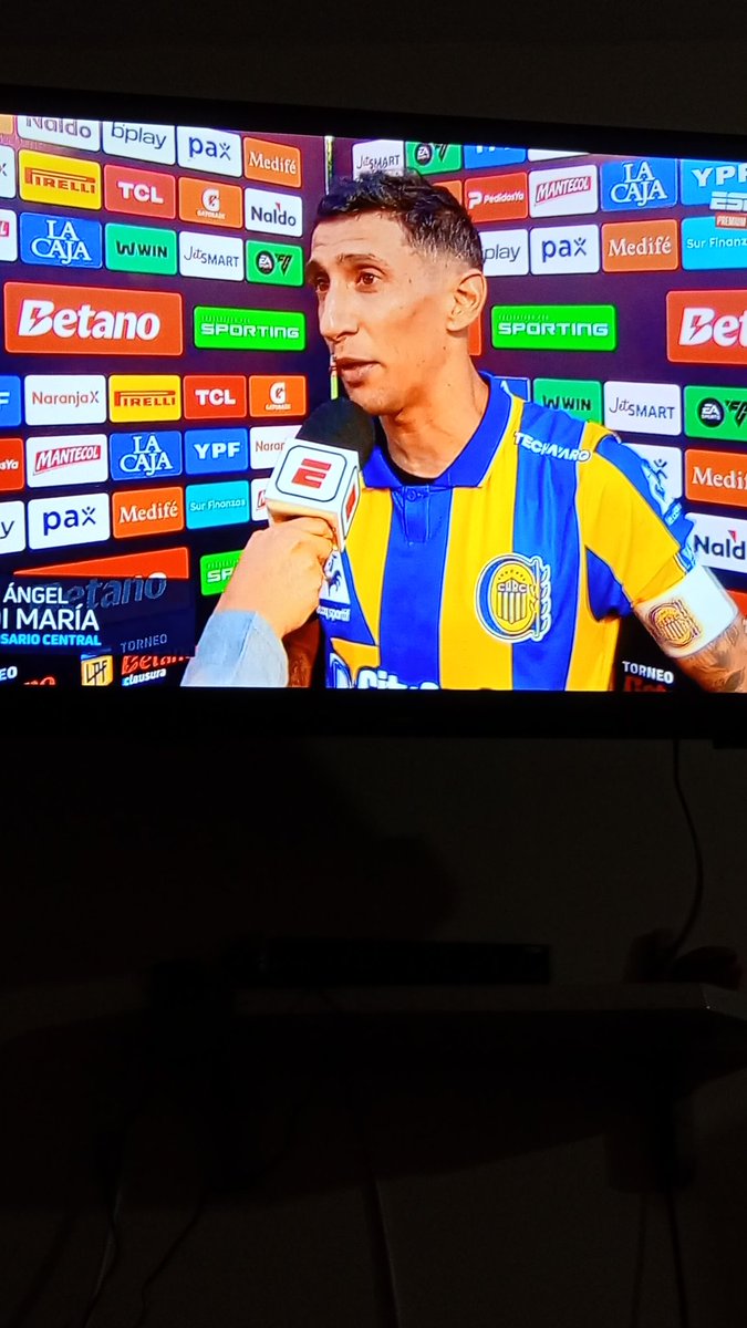 Pobre Fideo teniendo que explicar después del partido que perdió con el Pincha lo del título a Central. ¿En qué te convirtieron, Fideo? Parece el Adorni de Tapia 😭