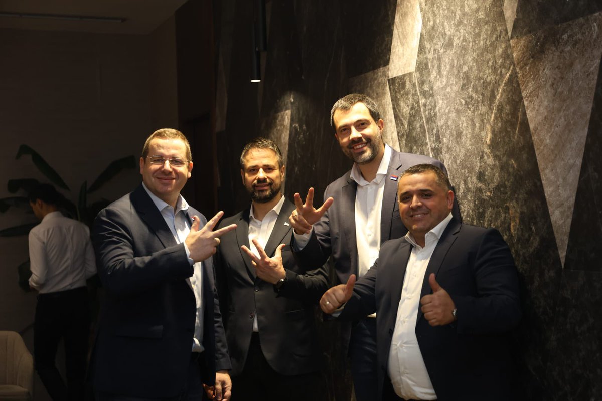 Pobijedio je Karan! Pobijedila je Srpska i <a href="/SNSDDodik/">СНСД</a> <a href="/MiloradDodik/">Милорад Додик</a> !!!
Hvala svim mjesnim i opstinskim/gradskim organizacijama koji su iznjeli ovu pobijedu! Hvala svim gradjanima Srpske! Zivjeli! 🥂🥂🥂