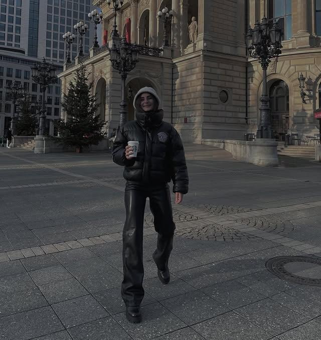 Miramia39's tweet photo. Free women don't wait for anyone to be free. Go out first, have fun later 😎

#SoloWeekend #LiveYourWay https://t.co/50gAnRHzIG