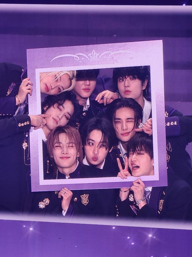 npomvtt's tweet image. 🚨 Fãs apontam que toda vez que o Stray Kids faz um comeback, algo ruim acontece com o Bolsonaro.

Chk Chk Boom (jul. 2024): Bolsonaro indiciado no inquérito das jóias pela Polícia Federal

Walkin On Water (dez. 2024): PF comprova que Bolsonaro foi responsável pela tentativa de…