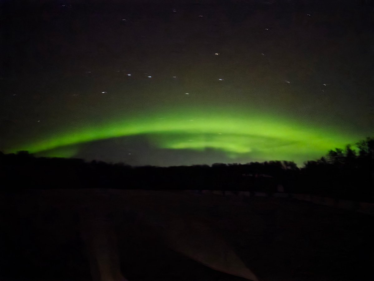 HostXweb3's tweet image. GN if you love that green light therapy