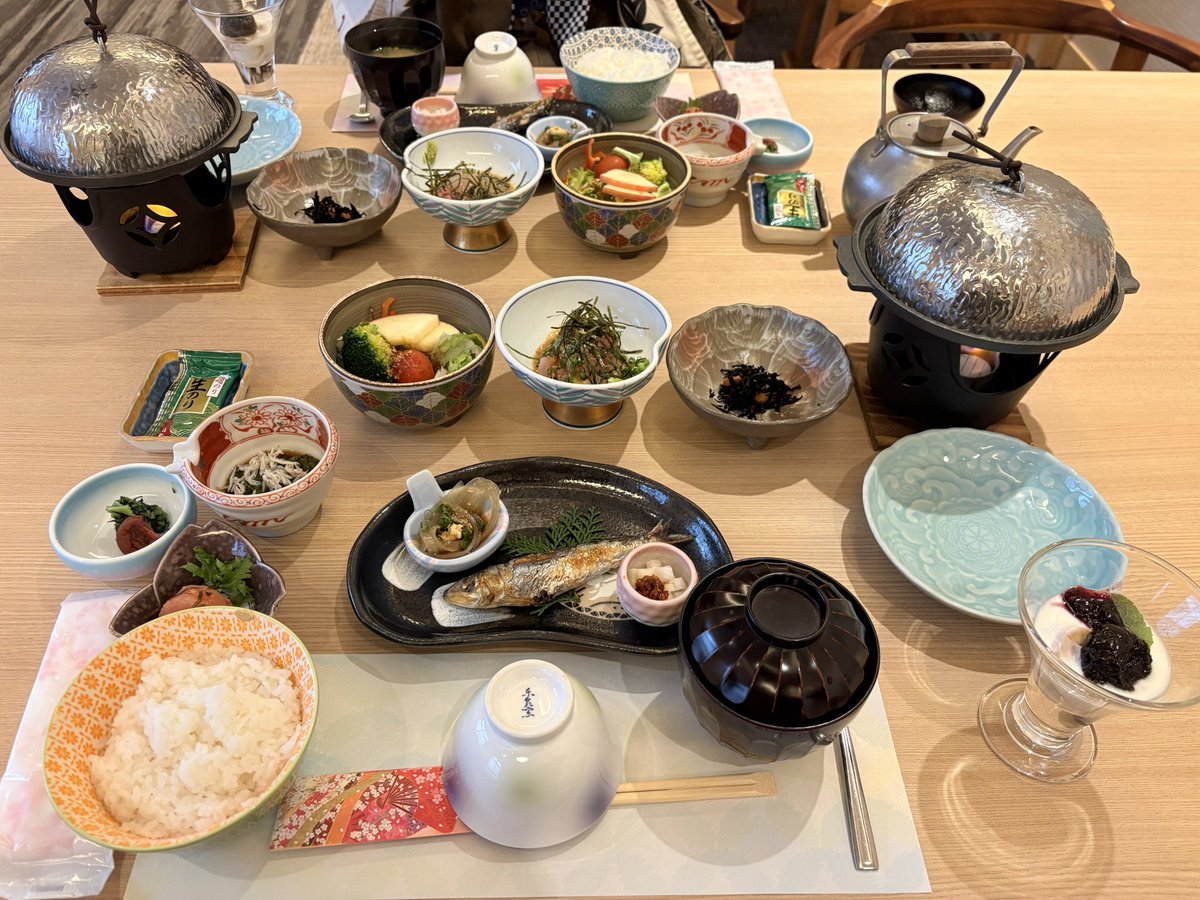 tomoS660ModuloX's tweet image. 旅先の朝食をたくさん食べられる現象なんて言うんですか？