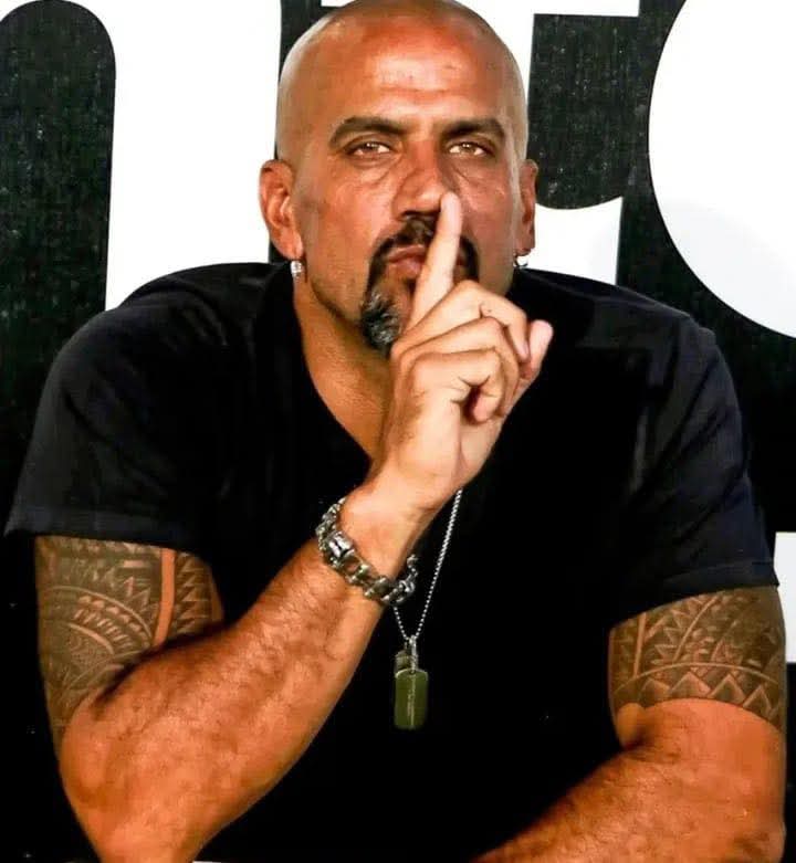 Sentime <a href="/tapiachiqui/">Chiqui Tapia</a> gordo forro y mafioso, con ESTUDIANTES NO SE JODE. Anda limpiando el despacho y junta tus cosas, el futuro presidente de la <a href="/afa/">AFA</a> se prepara para hacer las cosas como corresponde. Traficante de canelones. Forro.