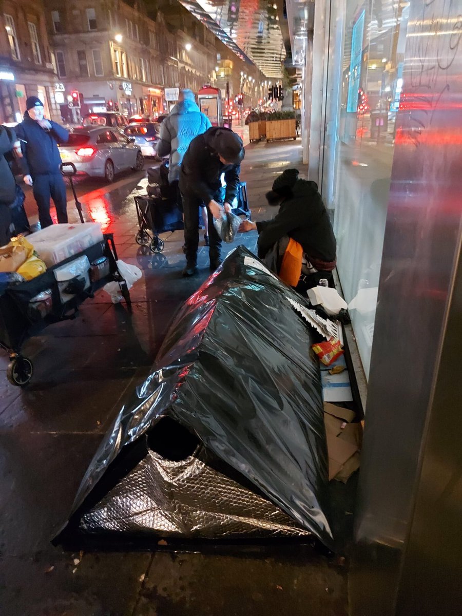 Invisiblesthe's tweet photo. 26 souls supported tonight by our dedicated volunteers on the streets of Glasgow city centre.

Each were given fresh warm-clothing and a warm bite to eat and drink.

Of the 26 - 6 females and at least 8 are sleeping rough and they were given fresh dry sleeping bags and mats. https://t.co/vqMKeTMvD7