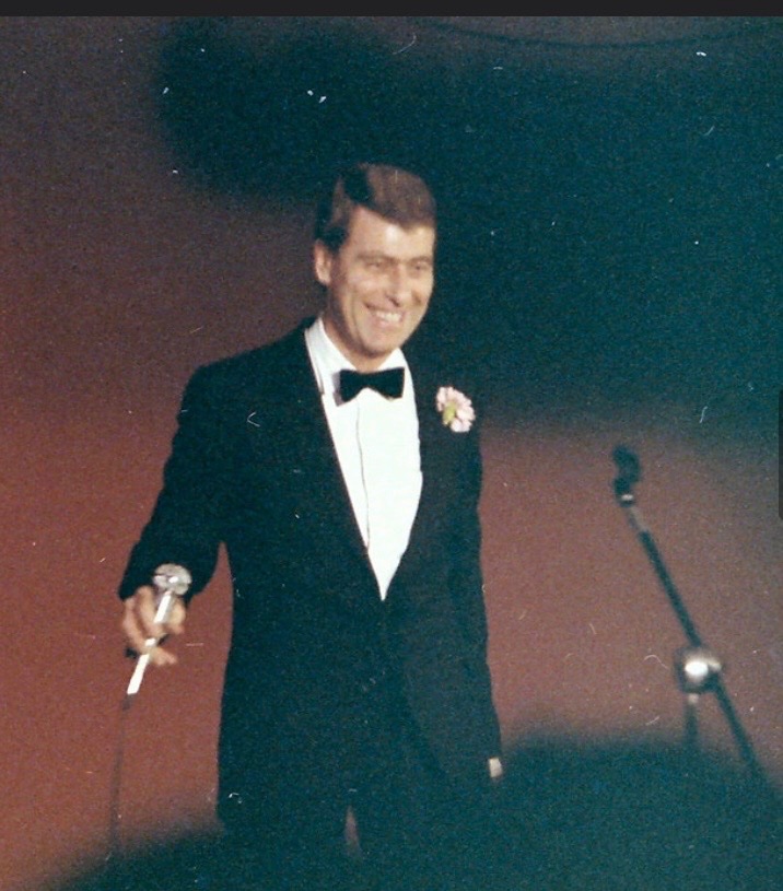 Just to let you know John, when you came out in that tux, all of us ladies in the audience thought you were the hottest guy in the show. 🤯🤯🤯🤯🤯🤯

You guys from UNIT clean up GOOD!!!

WOW!!🥰🥰🥰

Happy Doctor Who Day!!!

(TARDIS 21, Chicago 1984)