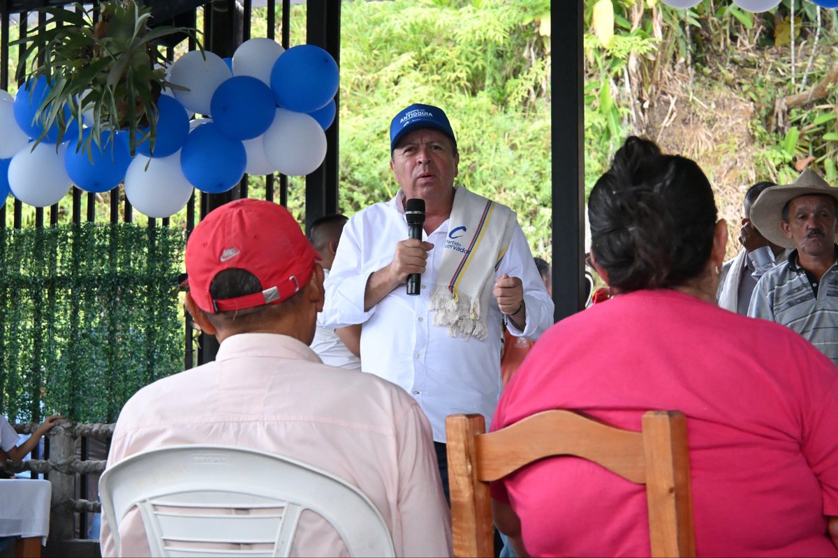 JaimeACanoM's tweet image. Finalizamos nuestra gira por el Oriente antioqueño en el municipio de San Francisco, un territorio lleno de naturaleza y calidez humana. Aquí conversamos sobre nuestros adultos mayores y lo valiosos que son para el Equipo de Antioquia. Gracias por su apoyo, por abrirnos las…