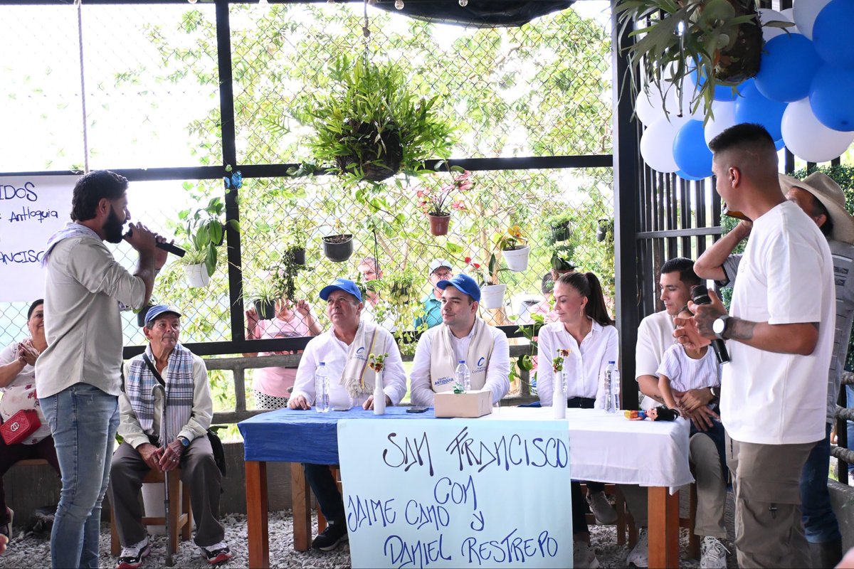JaimeACanoM's tweet image. Finalizamos nuestra gira por el Oriente antioqueño en el municipio de San Francisco, un territorio lleno de naturaleza y calidez humana. Aquí conversamos sobre nuestros adultos mayores y lo valiosos que son para el Equipo de Antioquia. Gracias por su apoyo, por abrirnos las…