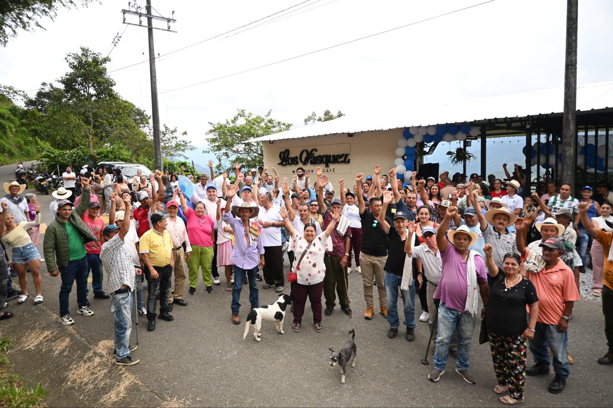 JaimeACanoM's tweet image. Finalizamos nuestra gira por el Oriente antioqueño en el municipio de San Francisco, un territorio lleno de naturaleza y calidez humana. Aquí conversamos sobre nuestros adultos mayores y lo valiosos que son para el Equipo de Antioquia. Gracias por su apoyo, por abrirnos las…