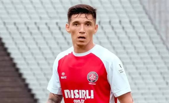 LuffyAltamirano's tweet image. MERCADO AZUL: Matías KRANEVITTER, actual jugador del Fatih Karagümrük y ex River Plate, estaría en la órbita de UNIVERSIDAD DE CHILE para la temporada 2026.

El argentino tiene contrato hasta Junio de 2026 pero buscaría RESCINDIR contrato para volver a Sudamerica.
