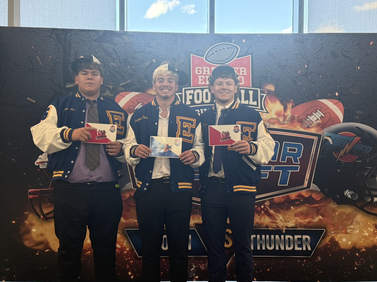 Blessed to be given the opportunity to play one more high school game!! Go Blue Thunder🔵🌩️!!
<a href="/EHSCoachLopez/">Julio Lopez</a> <a href="/RobRobledoEHS/">ᖇOᗷ ᖇOᗷᒪEᗪO</a>