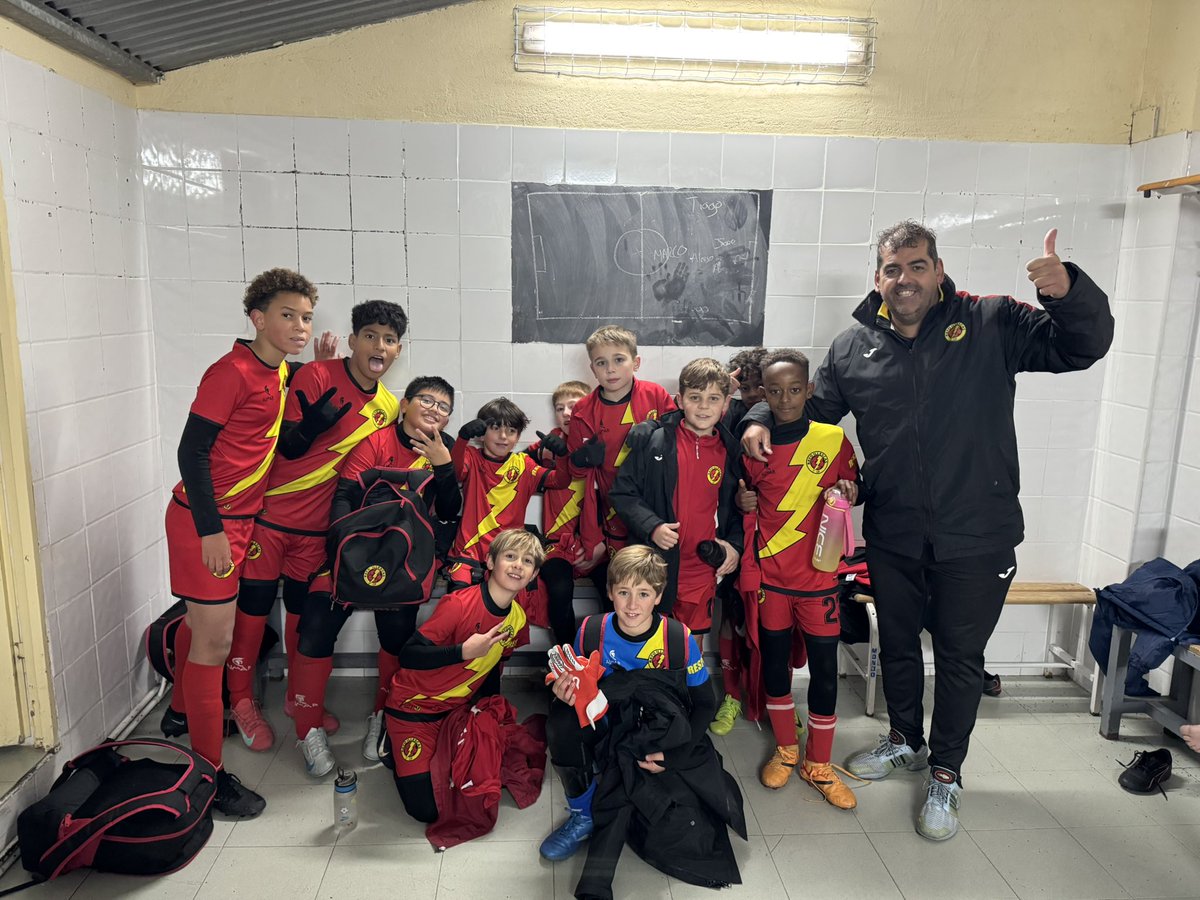 CFRAYOILLESCAS's tweet photo. ALEVINES ➕3️⃣

C.F. Rayo Illescas 4 A.D. Illescas “D” 1

El derbi es nuestro!! ⚡️💪

Partido donde el EQUIPO compite de una manera espectacular, mantiene la concentración durante todo el partido y consigue una victoria muy valiosa. 
Enhorabuena equipo y afición! 👏🏻👏🏻 https://t.co/AzTVtGSHgp