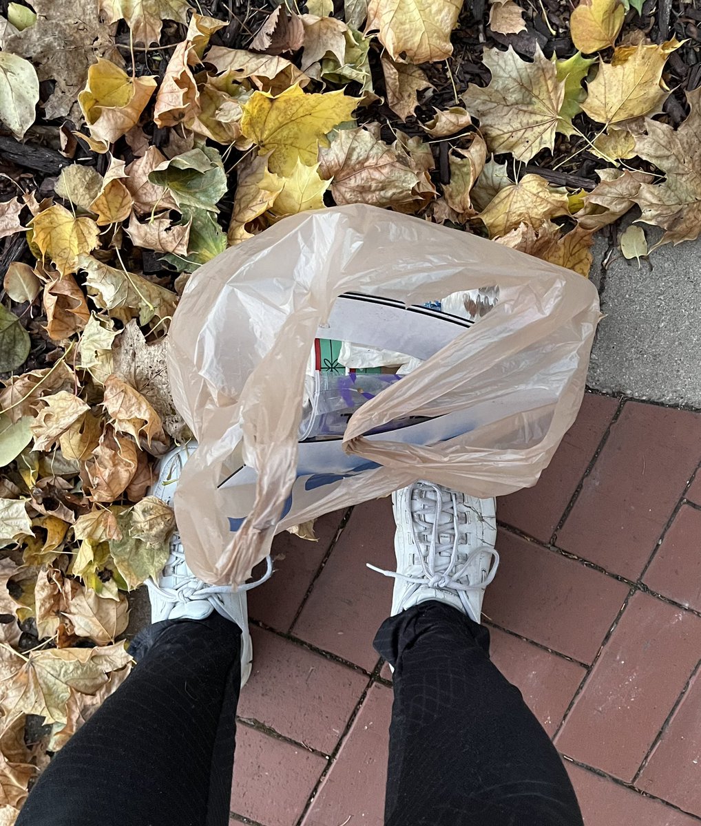 10MinDQ's tweet photo. #SundayThings with help from @CoachRobynR a whole Thanksgiving dinner and desserts donated to the neighborhood pantry. More trash picked up on way home. Meal prep getting underway… more tonight. https://t.co/EsjLlsRXQb