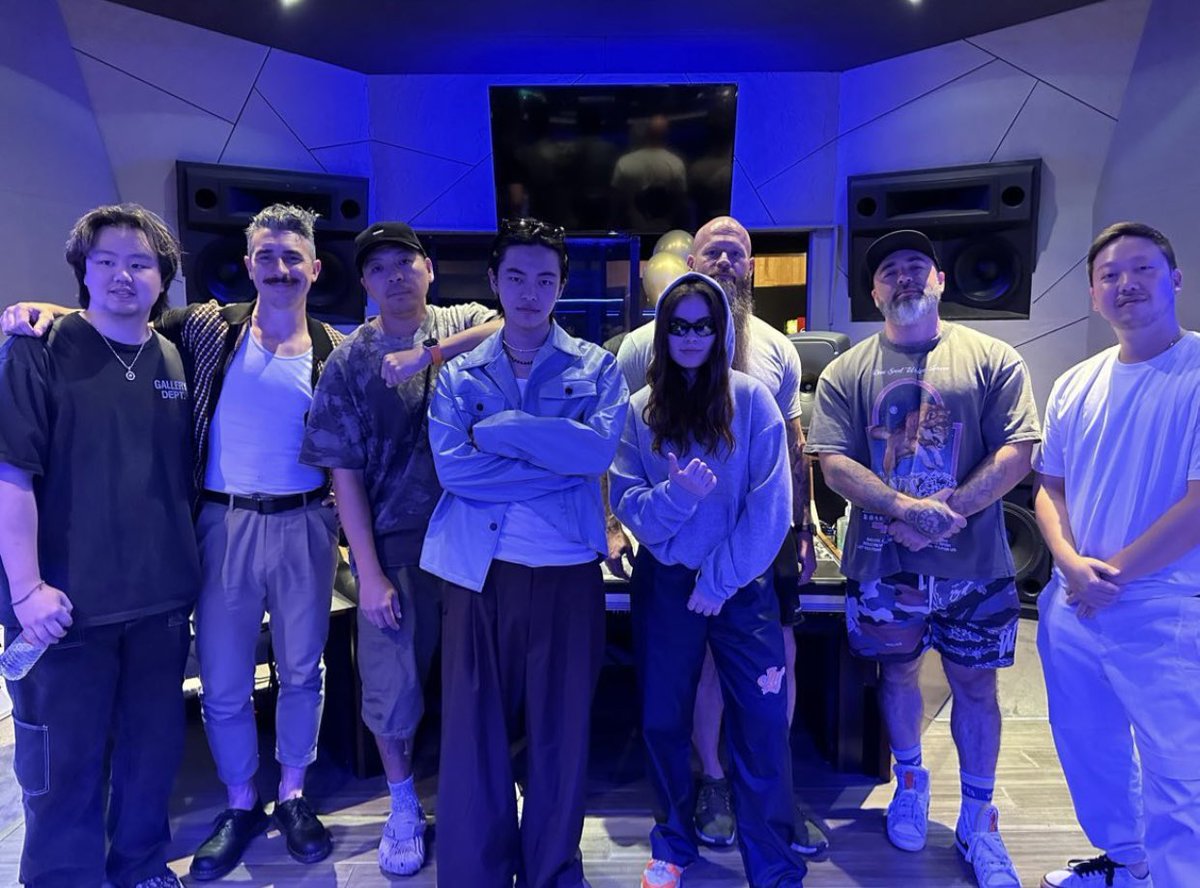 ALLF0RLEO's tweet photo. one look team <3 https://t.co/ZzMF97LOzq
