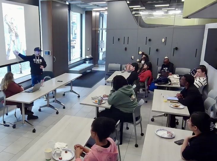 omorales81's tweet image. Could I have been a professor in another life? 🧐 🤔 😅 #MakingComics #NYU #TeachingComics #WritingCommunity #ComicsCommunity #ComicArt #MajorThomás #ComixologyOriginals