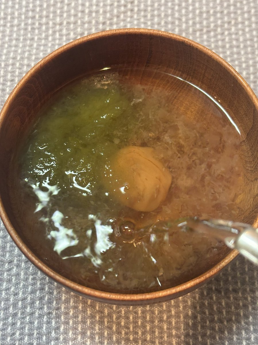 _UMEBOYS_1904's tweet image. 昔ながらの台所の知恵って、本当に理にかなっていますね。

梅干しに、とろろ、おかか。
どれも消化を助けてくれて…
からだにやさしく染み渡ります！！！