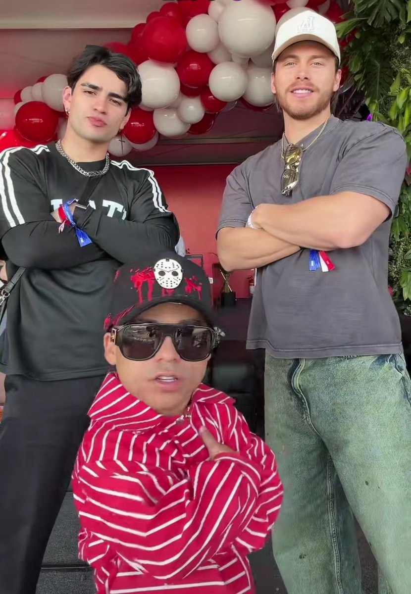 losojosdeaaron_'s tweet image. A Aarón le tocó ser la diabla, se festeja. 🔥

AARON X AXE EN EL MUNDIAL