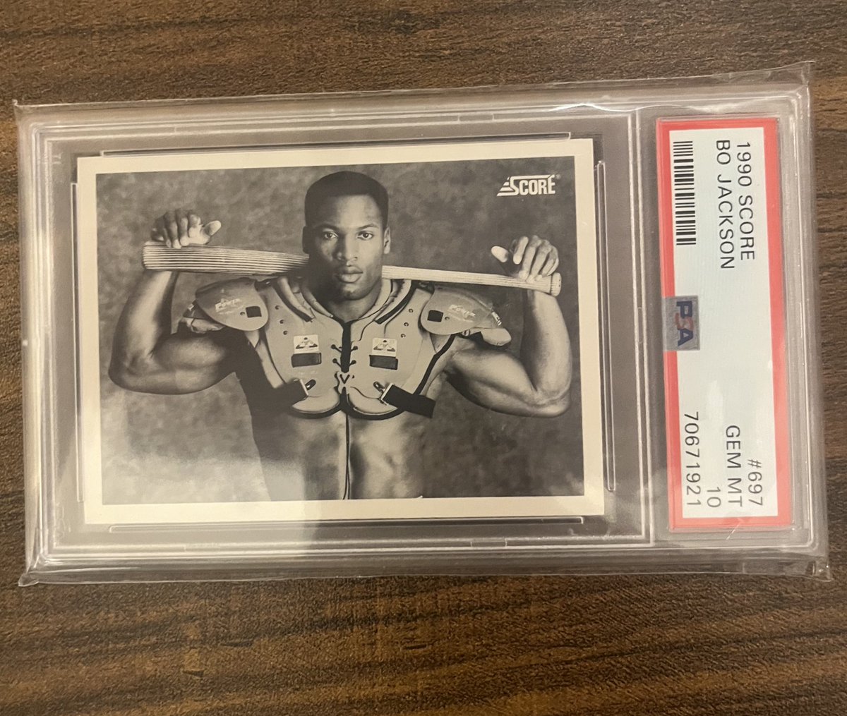 Here’s an iconic card…

Bo Knows

What would this man’s career in baseball and football looked like had he not gotten hurt?

The iconic 1990 Score Bo Jackson 

$495

RT’s always appreciated!
