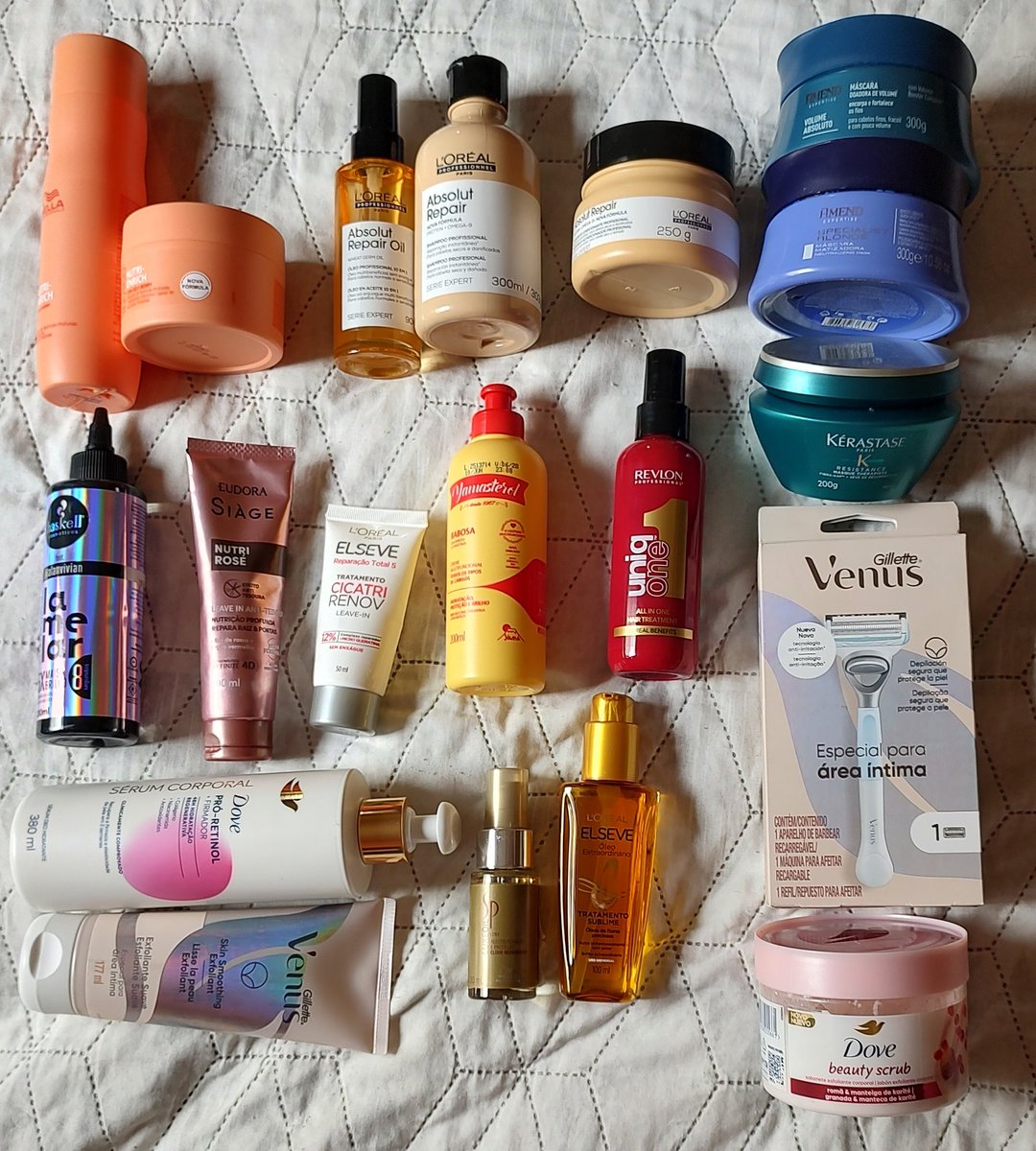 warnerbooksx's tweet photo. recompraria  //.  não recompraria 
versão cosméticos 
já usaram algum? https://t.co/tY9GEhMMqu