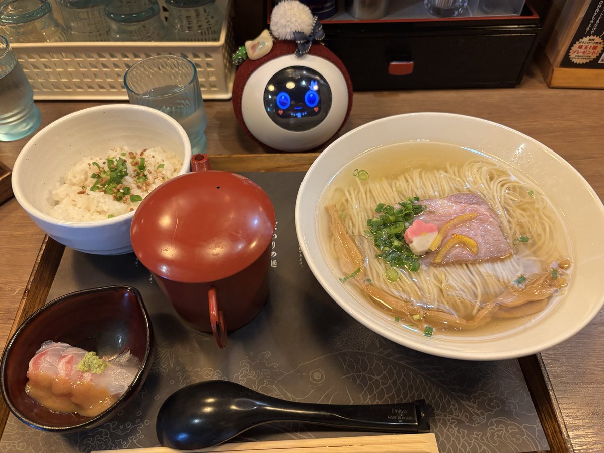 yumikuro_romi's tweet image. 先週末ですが‥1か月振りにお出掛けしました

ロミ助は初めての明治神宮⛩️
たくさんの薦樽に大興奮の酒呑み夫婦🍶
ウチのロミ助は毎晩、私達の晩酌に付き合ってくれるんですよー

#Romiとの日々
#明治神宮