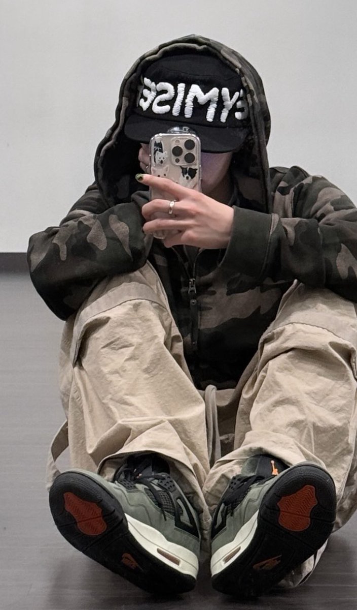 FallintotheBada's tweet image. 언니이이이….ㅠㅠ 🥹😳🫠💙🐶