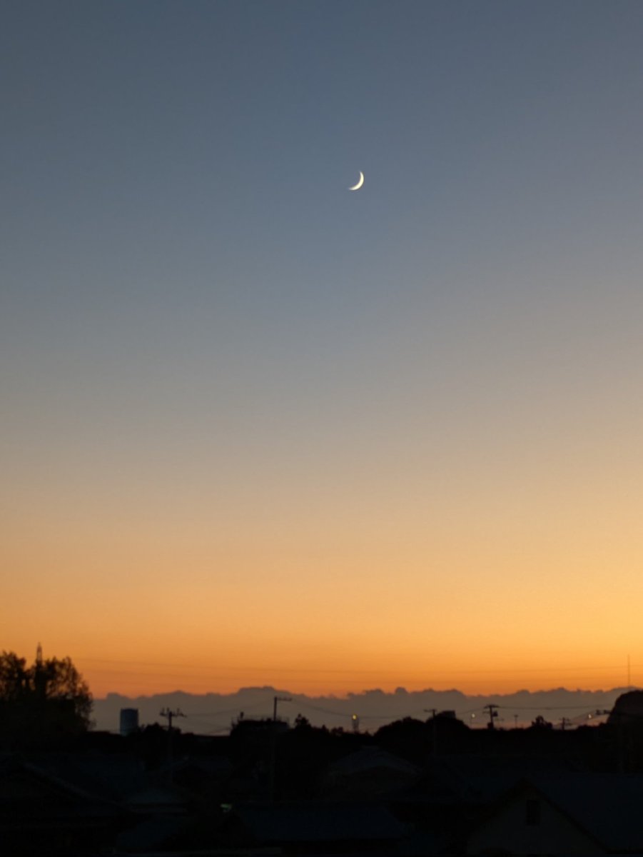 昨夕、和歌山で渋滞に巻き込まれた時に、後部座席から撮影。
とても綺麗でした☺