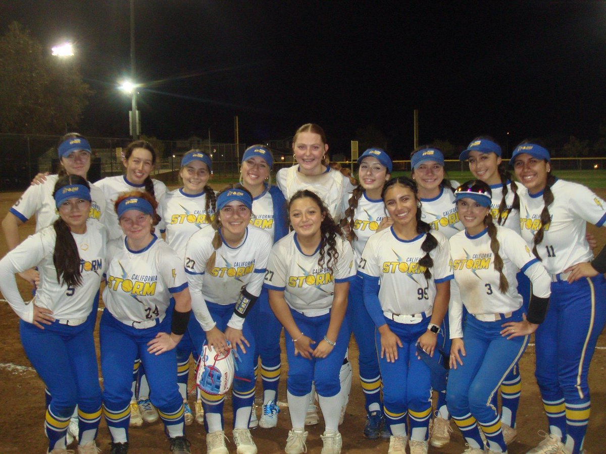 Had such a great fall season with these girls! Thank you <a href="/triplecrownspts/">Triple Crown Sports</a> for making our last fall tournament happen. Can’t wait for spring-summer ball! Thank you to all the college coaches who came out and watched us this fall💙<a href="/TSevaaetasi/">Troy Sevaaetasi</a> <a href="/CAStormSoftball/">California Storm Fastpitch</a>