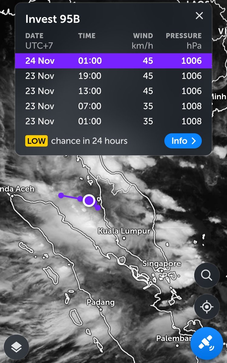 Update: di Selat Malaka (laut yg tertutup dan sempit itu), bibit badai siklon 95B kian menguat, memicu pembentukan MCC massif yg membuat hujan persisten di wilayah Sumatra bagian utara dan barat. Angin kencang yg sustain juga dapat menghantam Aceh dan Sumut.