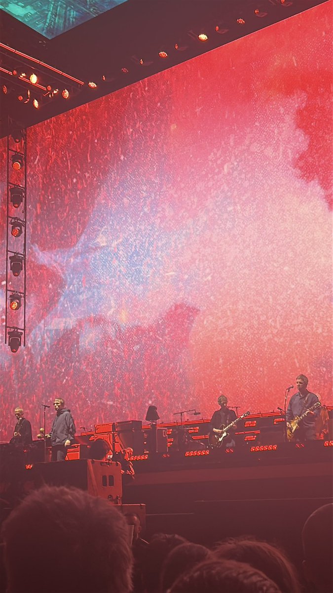 rnrvic's tweet image. They said it couldn&apos;t be done. You didn&apos;t just reunite, you conquered. The aura was electric, the music hit harder than ever. We witnessed something special. You proved all the doubters wrong and delivered the perfect soundtrack to a world waiting for you ♥︎ @liamgallagher