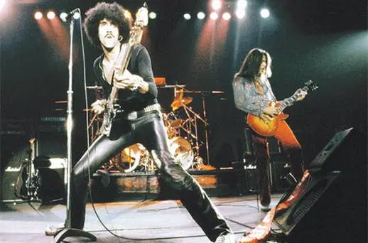TheExtremeMusi1's tweet image. Thin Lizzy performing live.