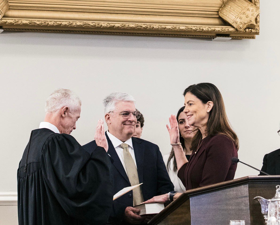 Governor Kelly Ayotte tweet media
