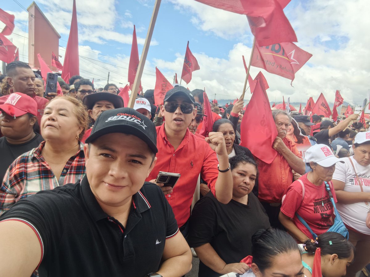 lenin_hn's tweet photo. Una marea roja y negra inunda la capital de Honduras. El pueblo esta listo para votar  por Rixi. Este próximo 30 de noviembre seremos millones... https://t.co/MLFMQtpeM3