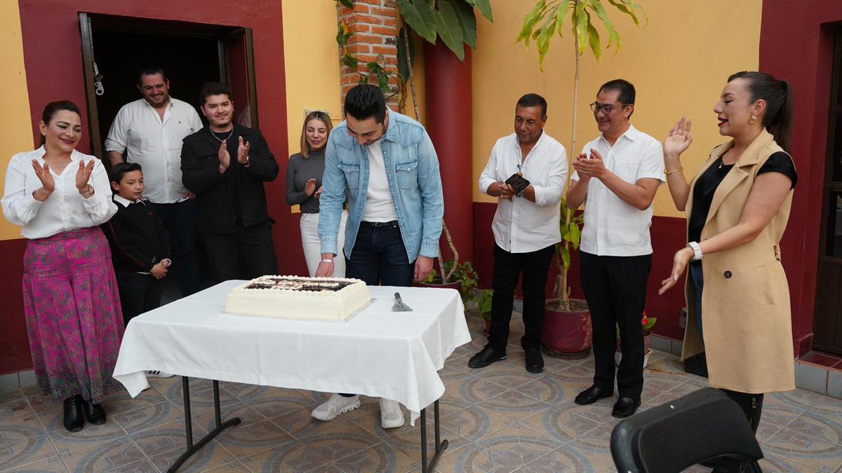 RMCMMMM's tweet photo. Muy agradecido con Dios por un año más de vida, en especial por las bendiciones, por la salud, por mi familia y por permitirme contar con la amistad de tantas personas valiosas en todo Cuyoaco. 🙏🧡 https://t.co/GORpTcgjq5