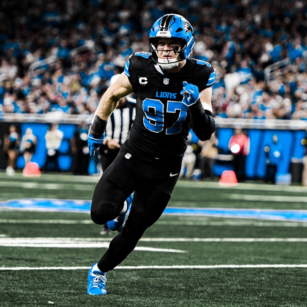LionsPR's tweet image. .@Lions EDGE @aidanhutch97 established a single-game franchise record with 6 QB hits vs. the Giants.

#OnePride
