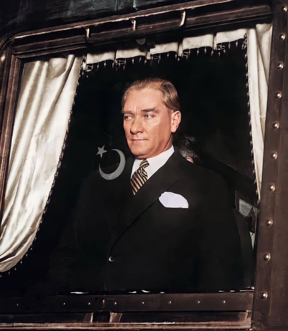 🇹🇷

🗓️ 24 Kasım 1928

 • Türkiye Büyük Millet Meclisi, Atatürk’e “Millet Mektepleri Başöğretmenliği” unvanını verdi. 

🗓️ 24 Kasım 1934 

• Türkiye Büyük Millet Meclisi’nde kabul edilen kanunla Cumhurbaşkanı Gazi Mustafa Kemal’e Atatürk soyadı verildi.