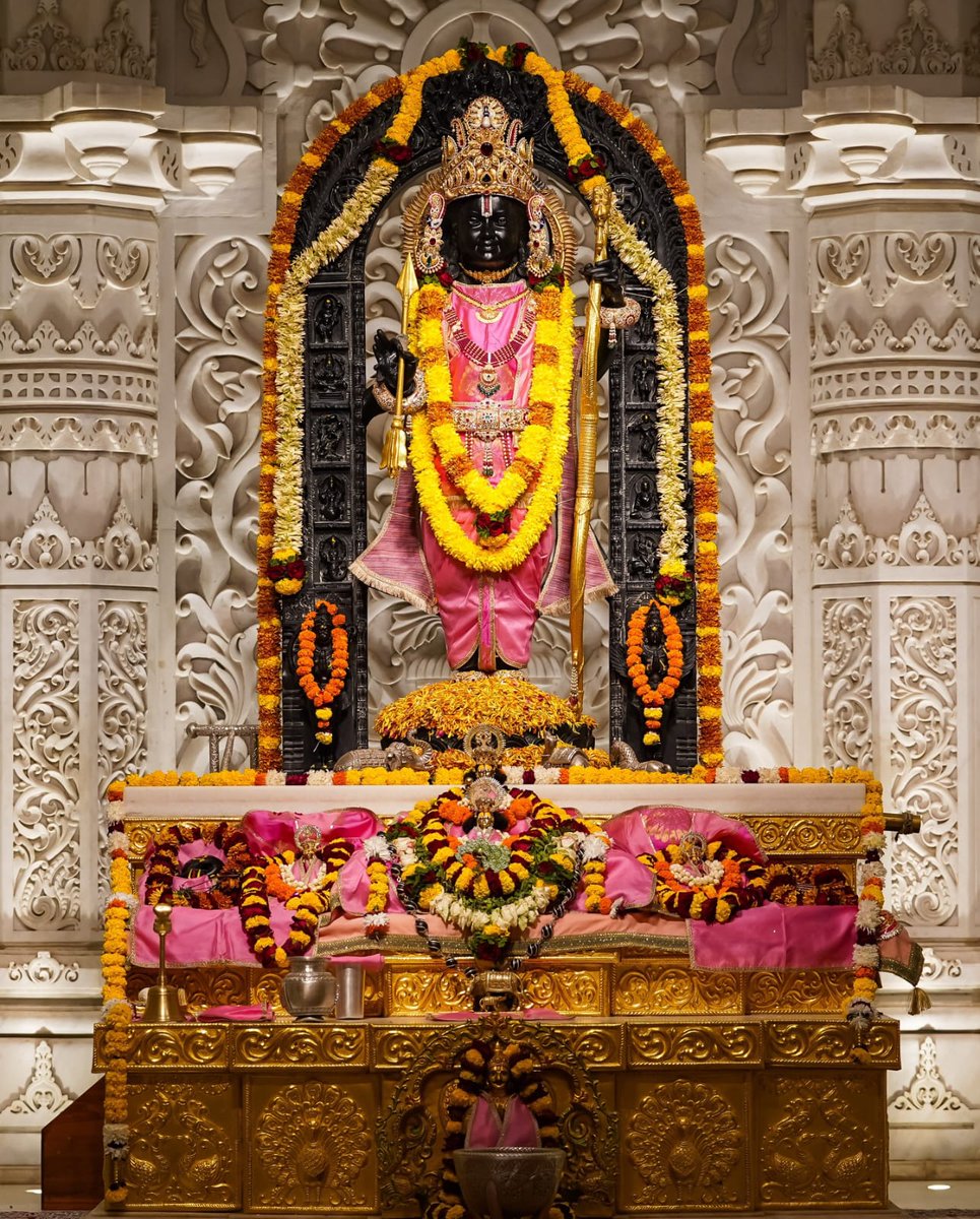 ShriAyodhya_'s tweet image. ब्रह्ममुहूर्त में प्रभु “श्री राम” के चरणों में हाजिरी ❣️