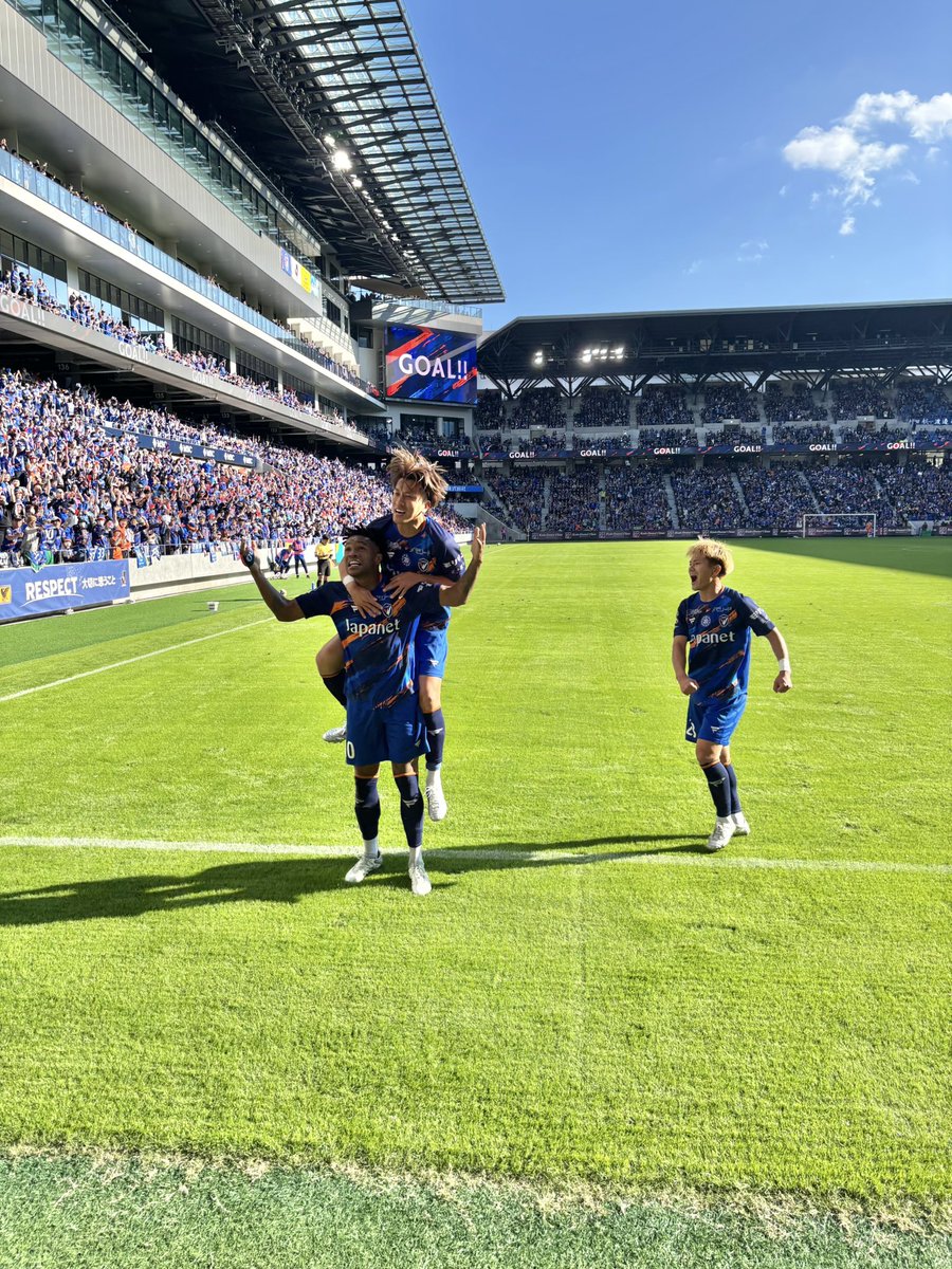 kooheys's tweet image. 2025シーズン、ホームのラストゴール。米田選手が気持ちでもぎ取ったPK。長崎県民の期待を背負ってゴールを決めたマテウス選手。最高の瞬間をありがとう！あと1試合。J2優勝、J1昇格、マテウス選手の得点王、全て成し遂げるまでALL NAGASAKIで頑張ろう！
@MatheusJesus 
@ShunyaYoneda 
@v_varenstaff