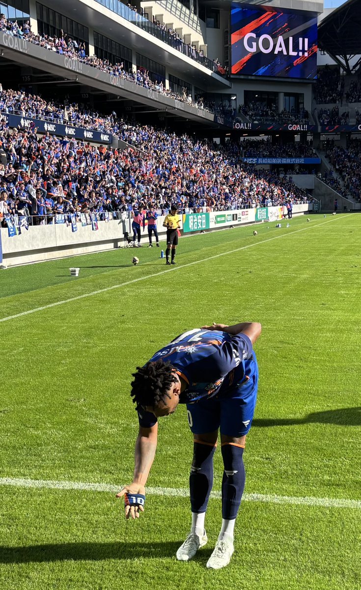 kooheys's tweet image. 2025シーズン、ホームのラストゴール。米田選手が気持ちでもぎ取ったPK。長崎県民の期待を背負ってゴールを決めたマテウス選手。最高の瞬間をありがとう！あと1試合。J2優勝、J1昇格、マテウス選手の得点王、全て成し遂げるまでALL NAGASAKIで頑張ろう！
@MatheusJesus 
@ShunyaYoneda 
@v_varenstaff