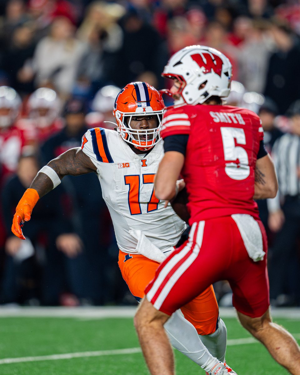 IlliniFootball's tweet image. Two more sacks for Gabe Jacas. No. 2 all-time at Illinois. No. 3 in the Big Ten this season.