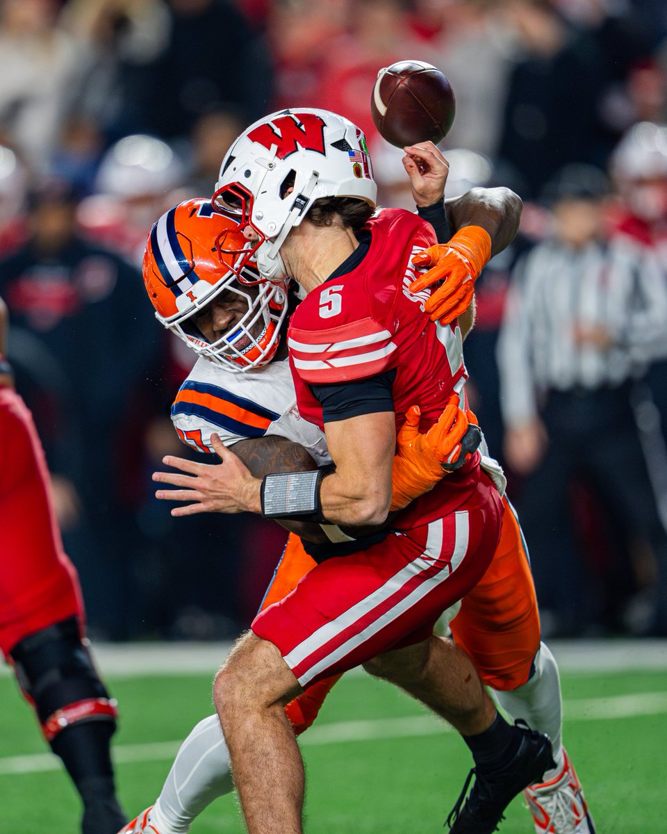 IlliniFootball's tweet image. Two more sacks for Gabe Jacas. No. 2 all-time at Illinois. No. 3 in the Big Ten this season.