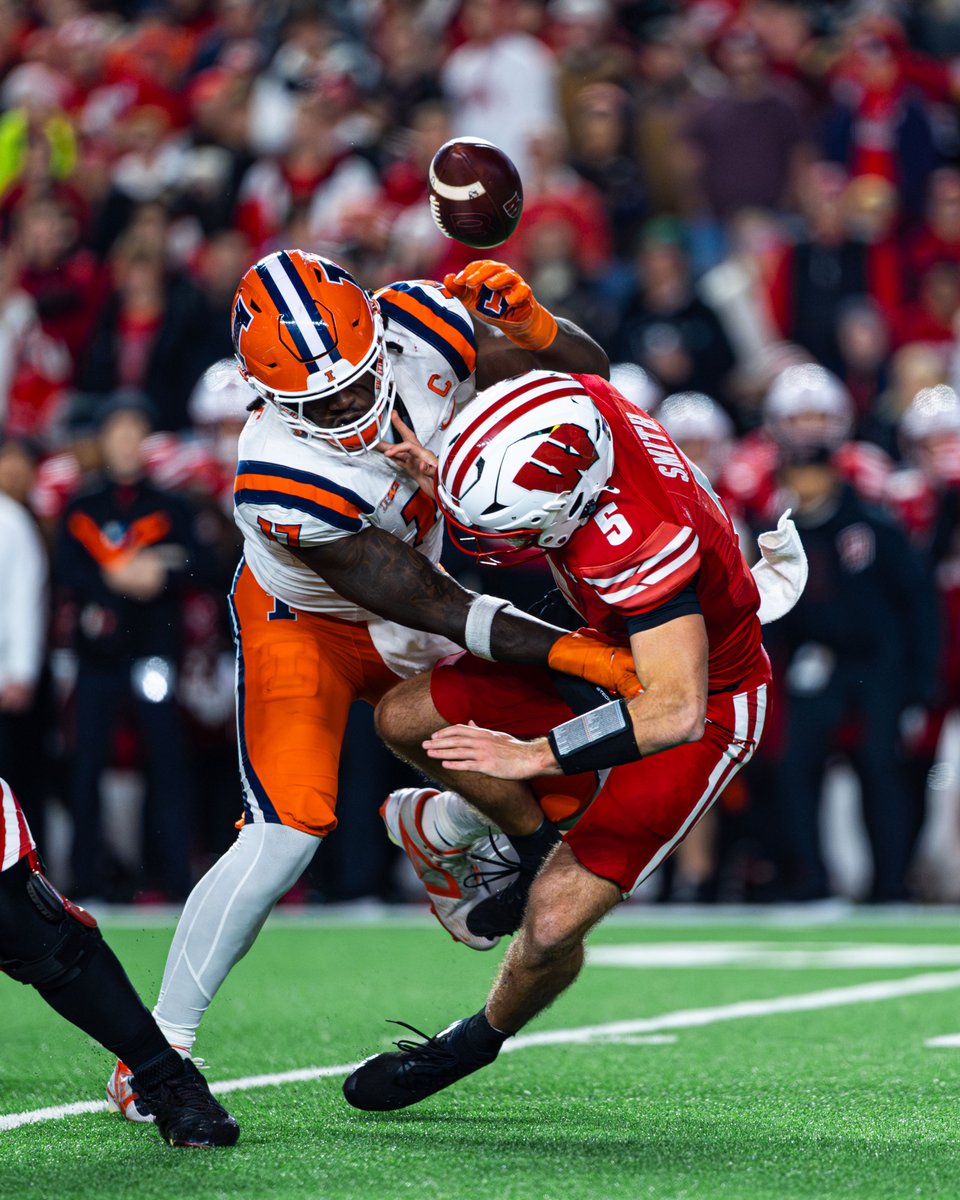 IlliniFootball's tweet image. Two more sacks for Gabe Jacas. No. 2 all-time at Illinois. No. 3 in the Big Ten this season.