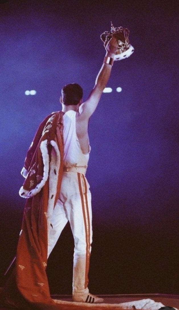 今日はQUEENの曲を聴いて静かにすごします
どうぞ安らかに☘️

#FreddieMercury
#フレディ・マーキュリー
#24November1991