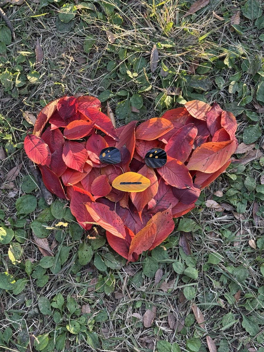 nene30bts's tweet image. 街はすっかり
クリスマス仕様だけれど

私はBT惑星の宇宙人と
秋の公園デート❤️