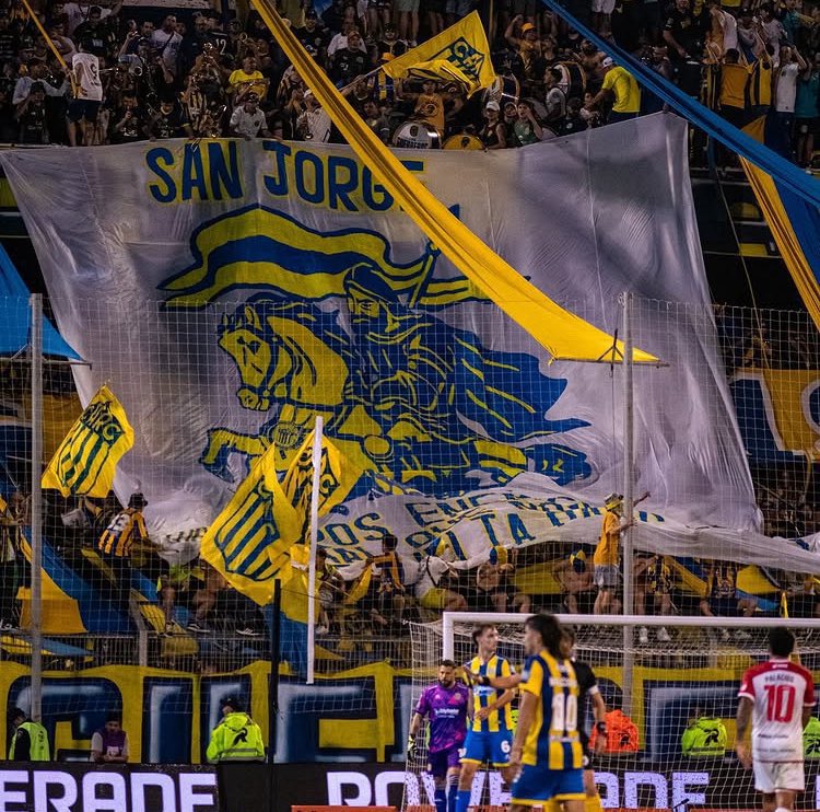 A nuestros enemigos, que todo el mal que nos desean se les de vuelta para ellos.