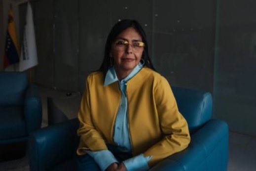 lilianaf523's tweet image. 🚨ATENTOS‼️ MUDANZA INTEMPESTIVA O CAMBIO DE BUNKER⁉️
De casa de Delcy Rodríguez en Los Palos Grandes, Caracas, acaban de salir 12 camionetas y 6 motos en caravana, a solo horas del plazo para la designación de terrorismo del Cartel de los Soles. 
@cocando