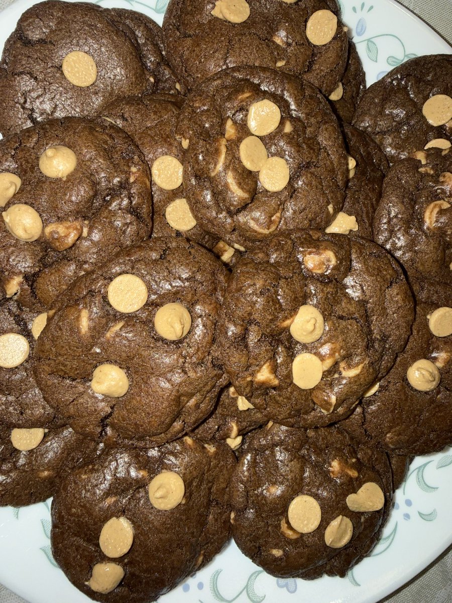 EricaLynn1549's tweet image. I have no business making all these cookies! 🍪
•
•
•
#homemade #fromscratch #oatmeal #cranberry #chocolate #peanutbutter #coffee #toffee #cookies #dessert #baking #cookieszn