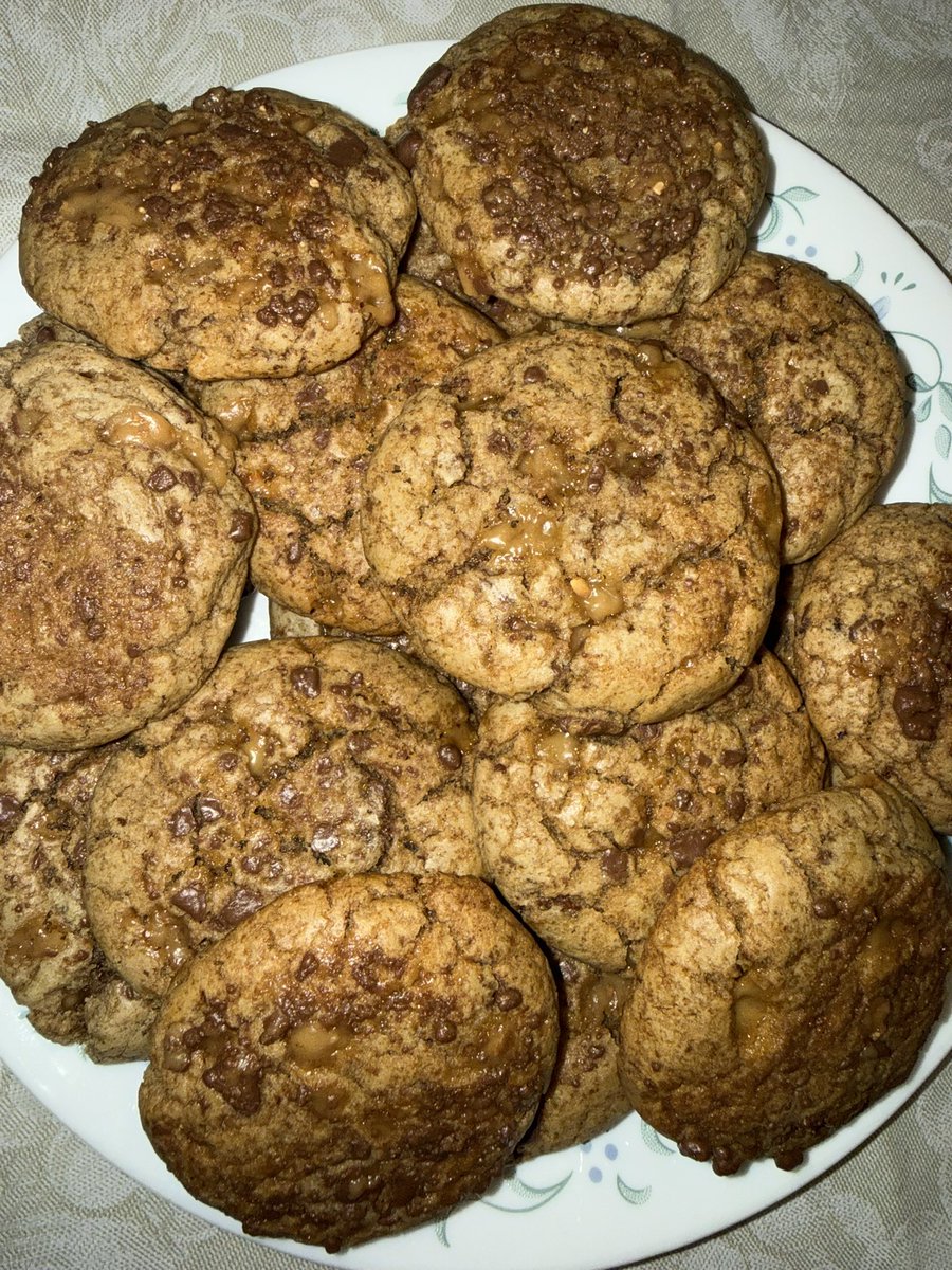 EricaLynn1549's tweet image. I have no business making all these cookies! 🍪
•
•
•
#homemade #fromscratch #oatmeal #cranberry #chocolate #peanutbutter #coffee #toffee #cookies #dessert #baking #cookieszn